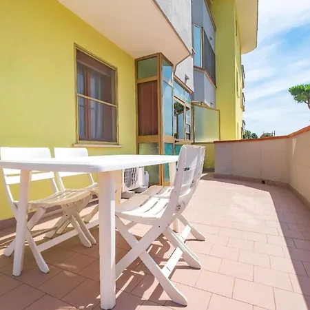 In Mit Grossem Balkon *