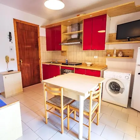 In Mit Grossem Balkon Lido delle Nazioni