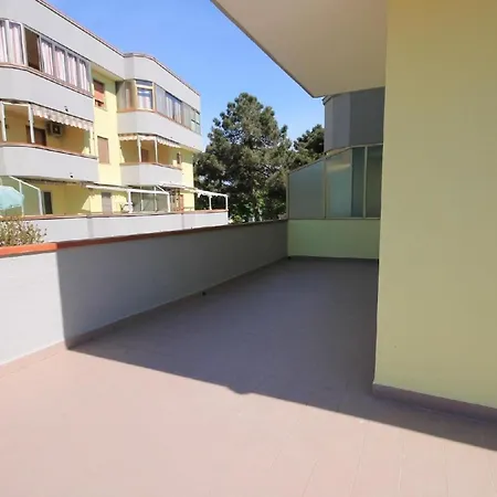 In Mit Grossem Balkon Apartment Lido delle Nazioni